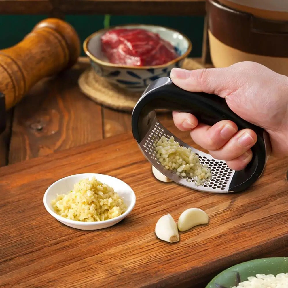 Garlic Press Stainless Steel Garlic Press Manual Garlic Mincer Professional Garlic Mincer and Crusher Multifunctional Gadgets